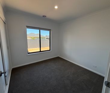 Brand-new Four Bedroom Home In Beautiful Brooklyn Fields Estate! - Photo 2