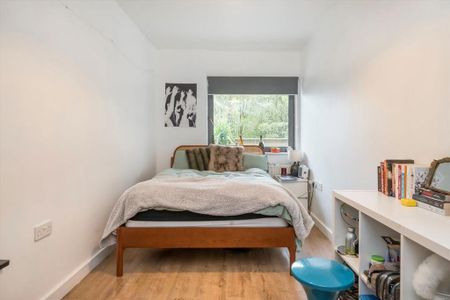 3 bedroom flat to rent - Photo 4