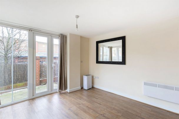 Kirkdale Road, Leytonstone, London, E11 ground floor flat to rent - Photo 1