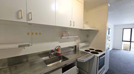 Tidy Apartment in Prime Location - Photo 3