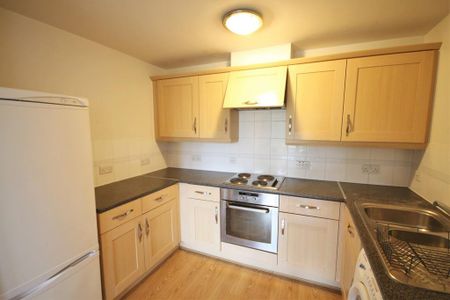 3 bedroom flat to rent - Photo 2
