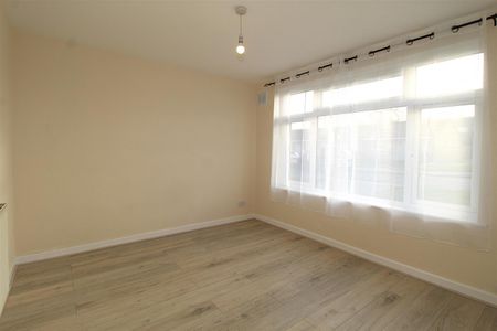 2 Bedroom Maisonette - Garden To Let - Photo 4