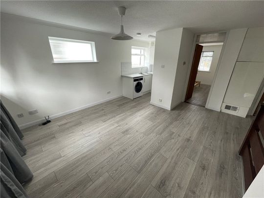 Bower Court, Woking, Surrey, GU22 8HB - Photo 1