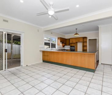 3 Bedroom Home - Photo 3