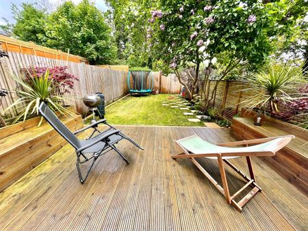 4 Bed Terraced House, Beardell Street, SE19 - Photo 3