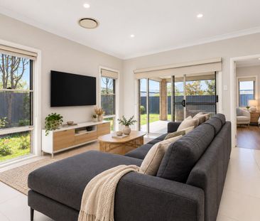 Stunning Family Home Offering Luxury, Space & Modern Comfort! - Photo 2