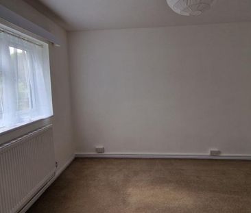 2 bedroom maisonette to rent - Photo 2