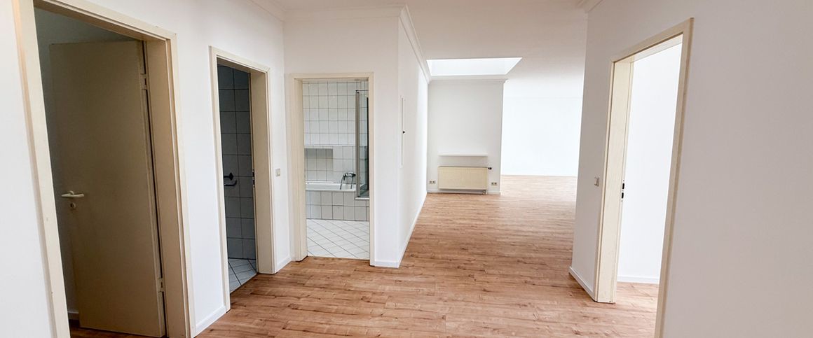 Zur Miete: Helle 3,5-Zimmer-Wohnung mit großzügigem Balkon in Freiburg-Hochdorf - Photo 1