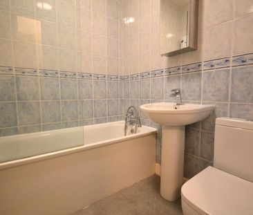 1 bedroom Flat To Let - Photo 3