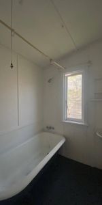 Newly Renovated One Bedroom - Photo 4