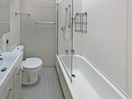 2 Bedroom in Maungaraki - Photo 2