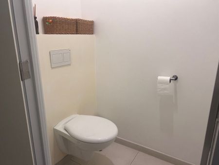 Nieuwbouwappartement met 2 slaapkamers, ruim terras en autostaanplaats in het hartje van Ieper! - Photo 5