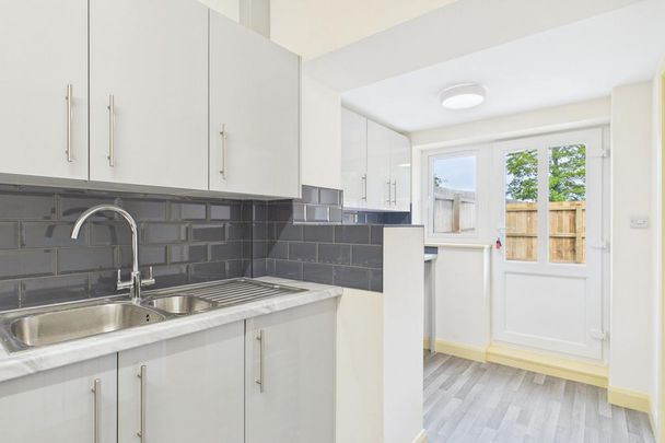 2 bedroom terraced house to rent - Photo 1