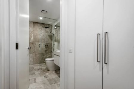 Urban Elegance Awaits: Contemporary Corner Apartment in the Heart of Campbell - Photo 3