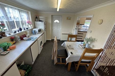 The Glebe, Hemsby, GREAT YARMOUTH - Photo 5