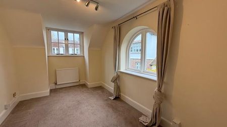 Hillier Road, Guildford - 2 bedrooms Property for lettings - Seymours - Photo 3