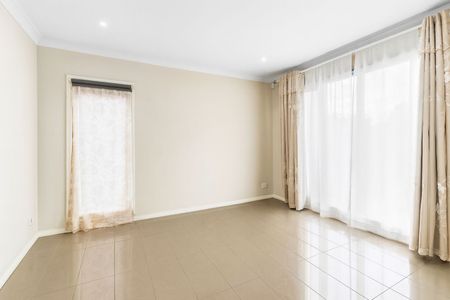 Exquisite Family Living in a Modern Luxury Home - Photo 2