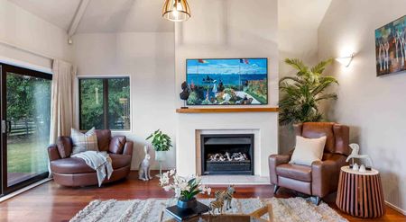 Countryside Escape with Breath-Taking Views - Photo 2