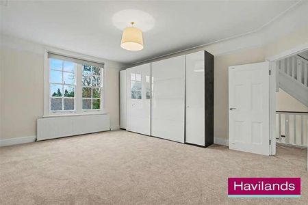 Old Park Ridings, London, N21 - Photo 3