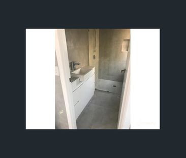 3 Bedroom Pet Friendly Ground Floor Unit - Photo 5