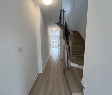 For Lease - 21 Hay Lane, Barrie, Ontario - Photo 3