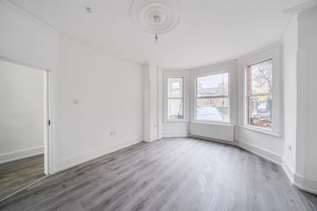 5 bedroom semi-detached house to rent - Photo 3