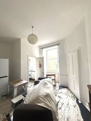 4 Bed Flat, Argyle Place, EH9 - Photo 1