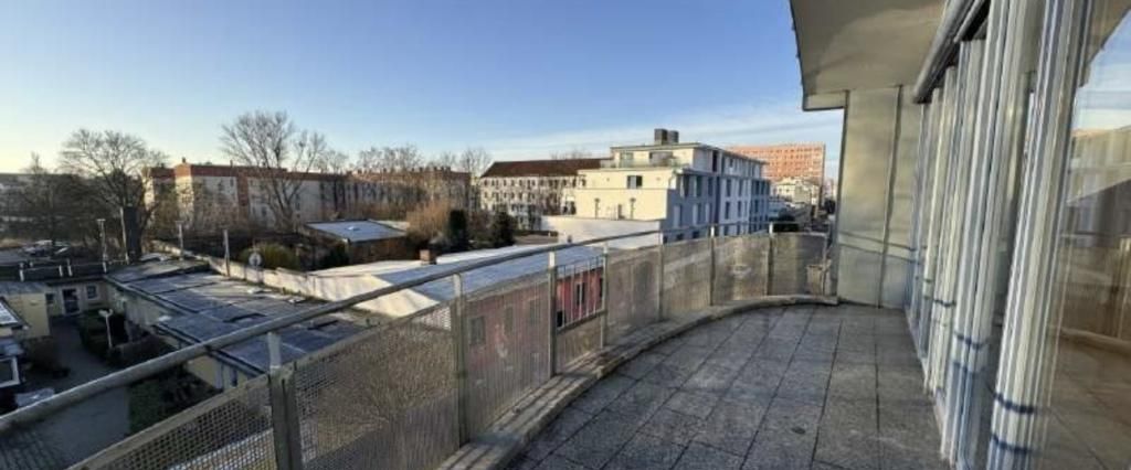 Wohnen über der Stadt schöne 3-R-Wohn.Atelier-Wohnung ca.124,60m² mit Dachterrasse zu vermieten. - Photo 1