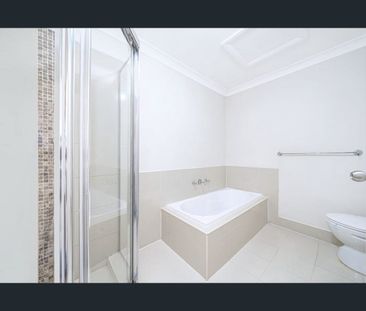 CONVENIENCE ALL WAY ROUND! - Photo 6