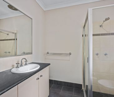 Short Term - Spacious 4 Bedroom Tropical Living in Palm Cove - Photo 6