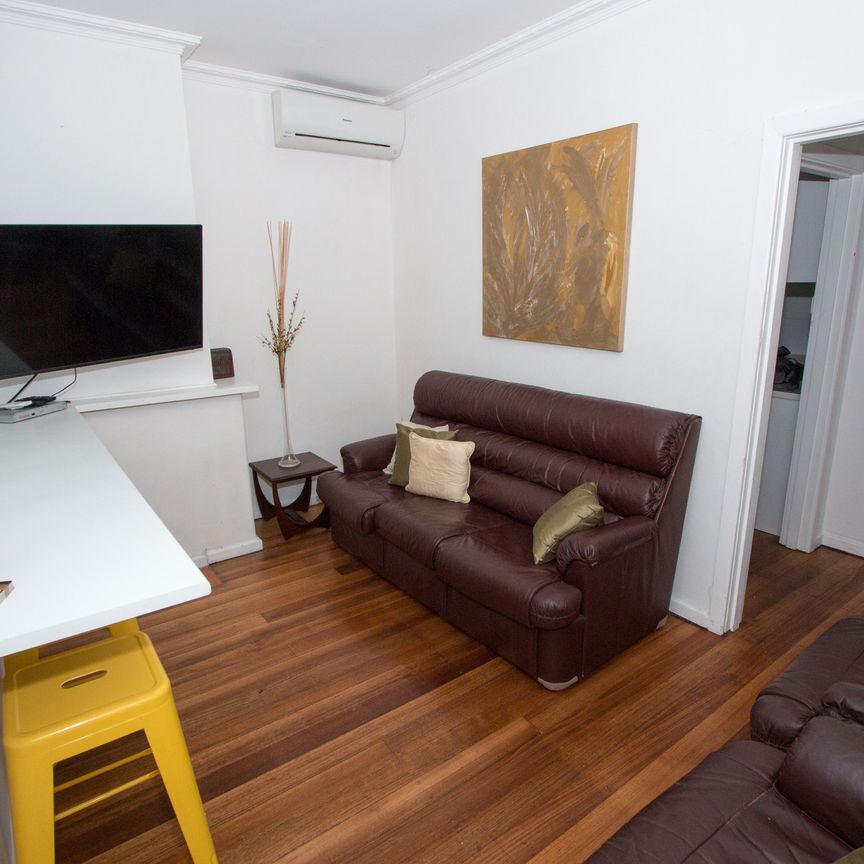 COZY FOUR BEDROOM APARTMENT. - Photo 1