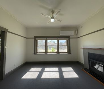 RENOVATED THREE BEDROOM HOME ! - Photo 2