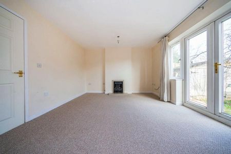 3 bedroom house to rent Meadowcroft Court, Runcorn, WA7 - Photo 2