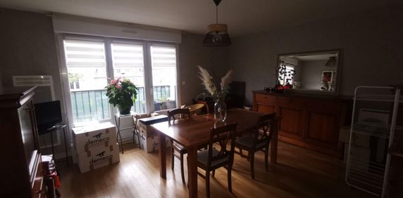 A louer à CONDE EN NORMANDIE, en centre ville, appartement T3 de 72m² habitables situé au premi... - Photo 2