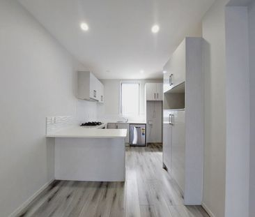 Trendy near new terraced home - Photo 6