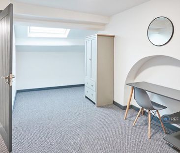 1 bedroom in a house share to rent - Photo 4