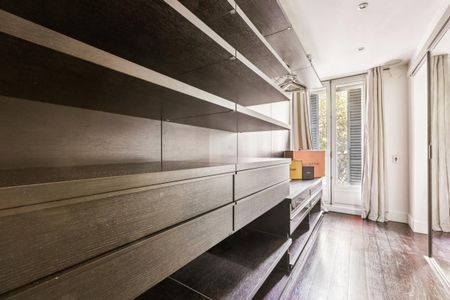 Appartement • Saint Philippe du Roule - Photo 2