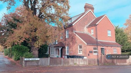 1 bedroom in a flat share to rent - Photo 4