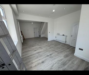 4 bedroom terraced house to rent - Photo 5
