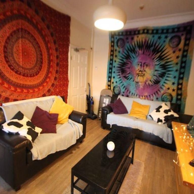 6 bedroom house to rent - Photo 1