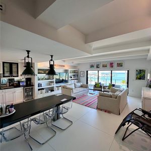 Miami, Appartement 3 Chambres - 201 m² en location - Photo 2