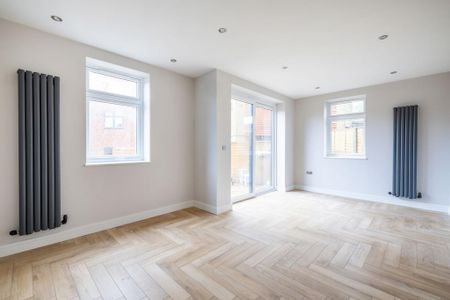4 bedroom detached house to rent - Photo 3