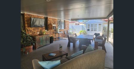 🌞 Coastal Living at Its Best – Mostly Furnished Home for Rent in Burleigh Waters from January 2025 for approx. 6 months🌞 - Photo 3