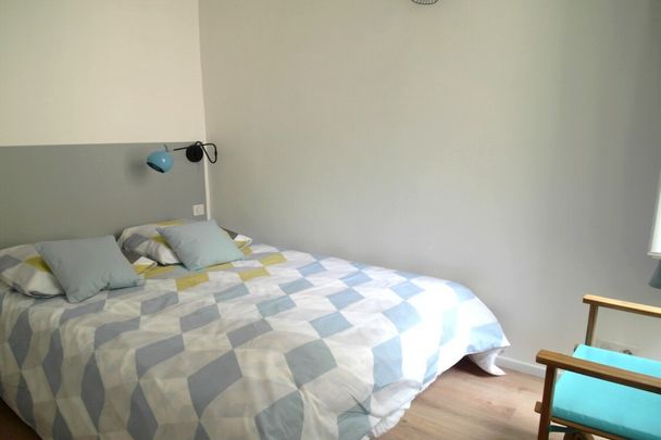 Cote cour* - Photo 1