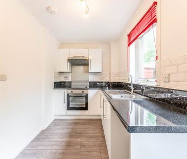 2 bedroom semi-detached house to rent - Photo 6