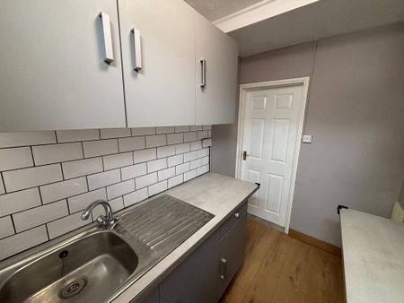 3 bedroom terraced house to rent - Photo 5