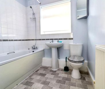 3 bedroom terraced house to rent - Photo 5