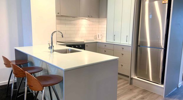 Beachfront Spacious Fully Furnished Immaculate Apartment! - Photo 1