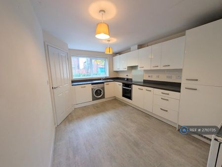 2 bedroom semi-detached house to rent - Photo 2