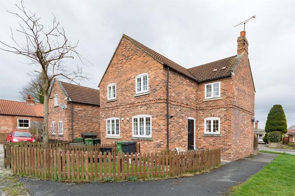 2 bedroom end of terrace house to rent - Photo 1